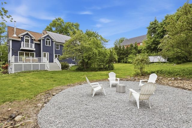 106 Concord Rd, Bedford, MA 01730