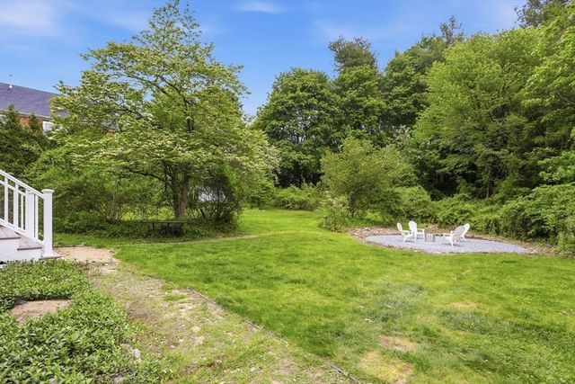 106 Concord Rd, Bedford, MA 01730