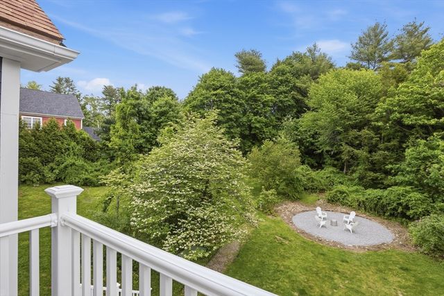106 Concord Rd, Bedford, MA 01730