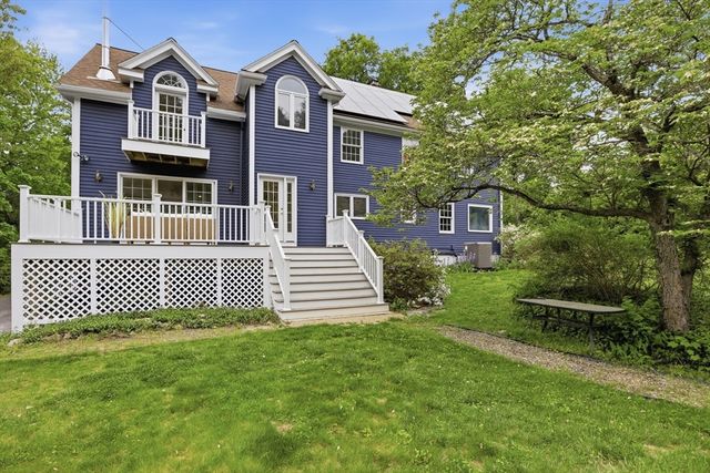 106 Concord Rd, Bedford, MA 01730