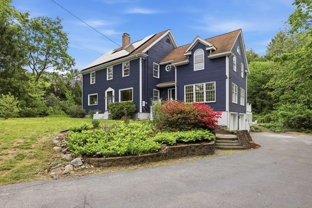 106 Concord Rd, Bedford, MA 01730