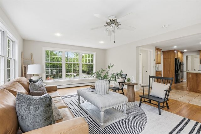 106 Concord Rd, Bedford, MA 01730