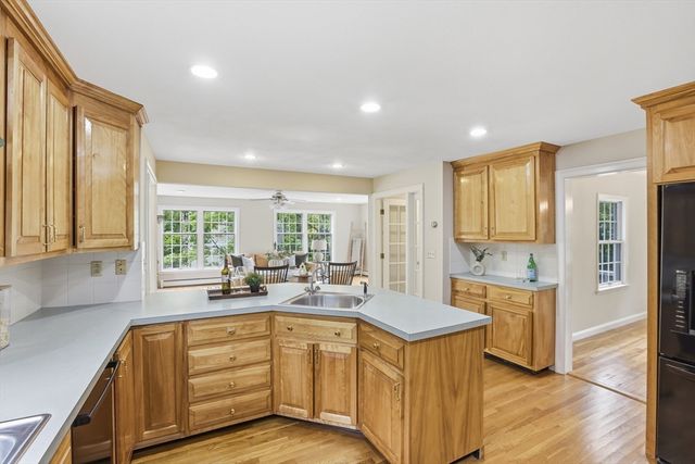 106 Concord Rd, Bedford, MA 01730