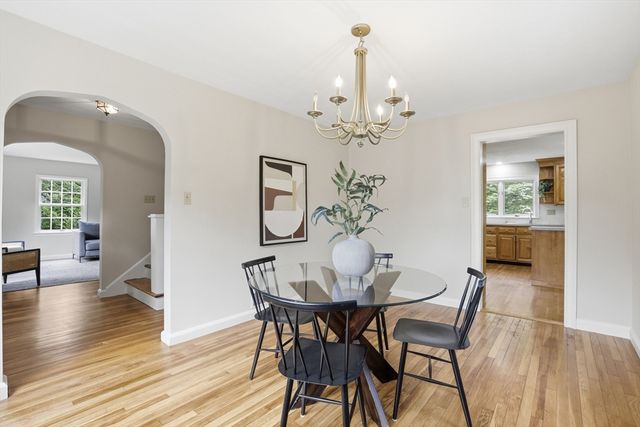 106 Concord Rd, Bedford, MA 01730