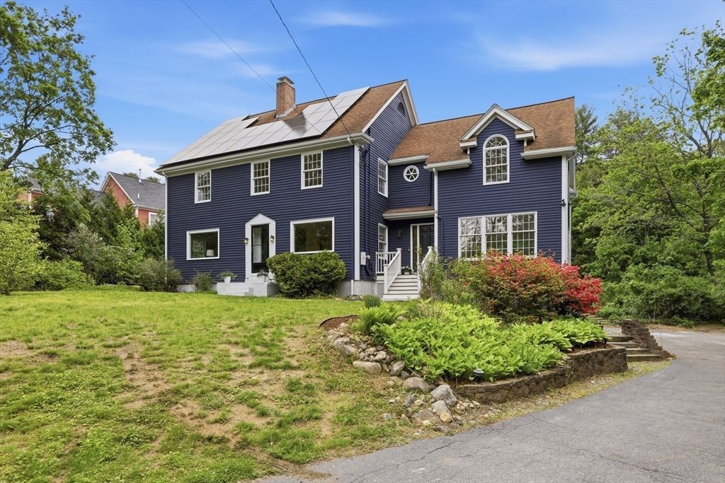 106 Concord Rd, Bedford, MA 01730