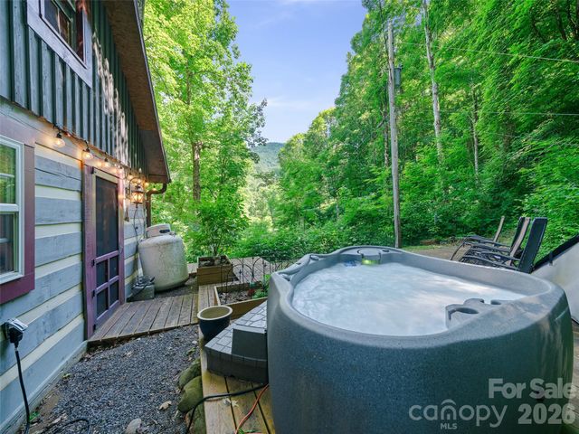 311 Old Sawmill Road, Burnsville, NC 28714