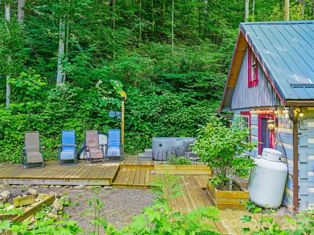 311 Old Sawmill Road, Burnsville, NC 28714