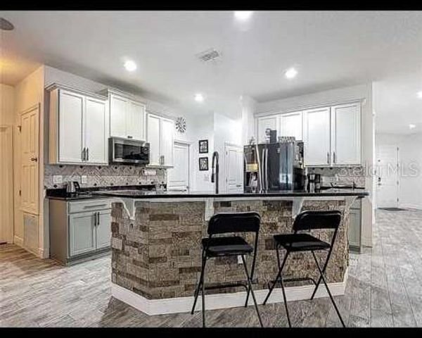 911 LA TERRAZA LANE, Kissimmee, FL 34744