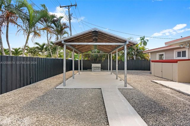 661 W 50th Place, Hialeah, FL 33012