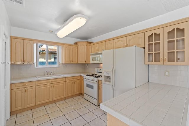 661 W 50th Place, Hialeah, FL 33012