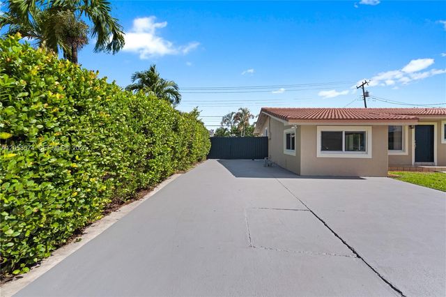 661 W 50th Place, Hialeah, FL 33012