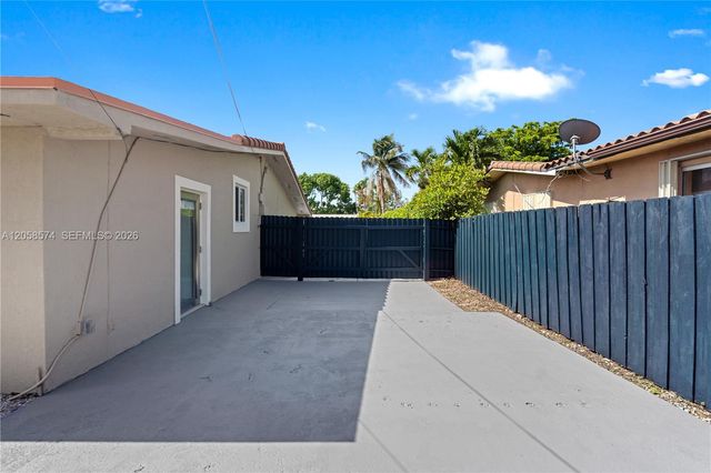 661 W 50th Place, Hialeah, FL 33012