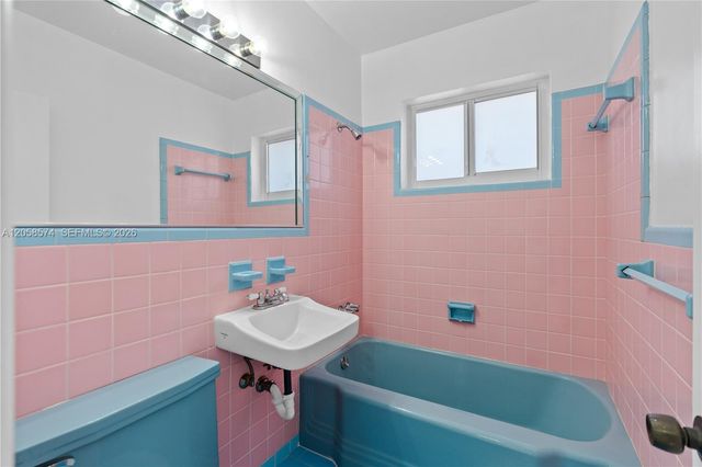 661 W 50th Place, Hialeah, FL 33012