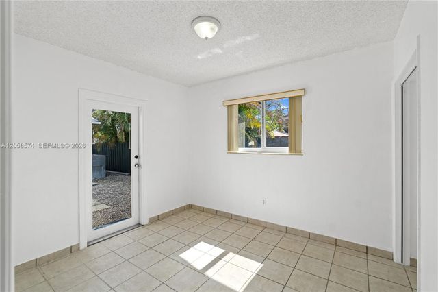 661 W 50th Place, Hialeah, FL 33012