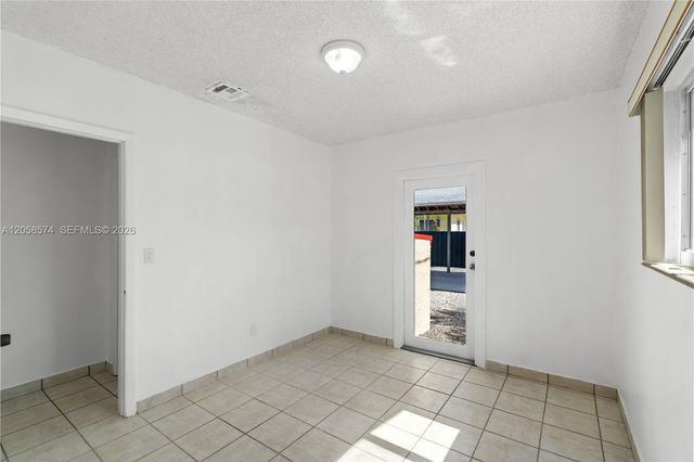 661 W 50th Place, Hialeah, FL 33012