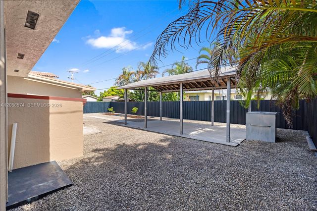 661 W 50th Place, Hialeah, FL 33012