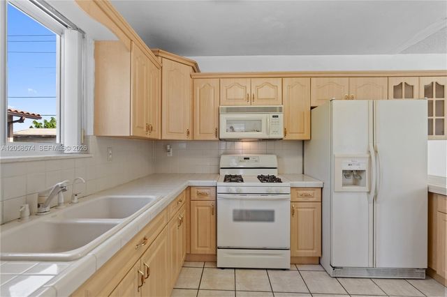 661 W 50th Place, Hialeah, FL 33012
