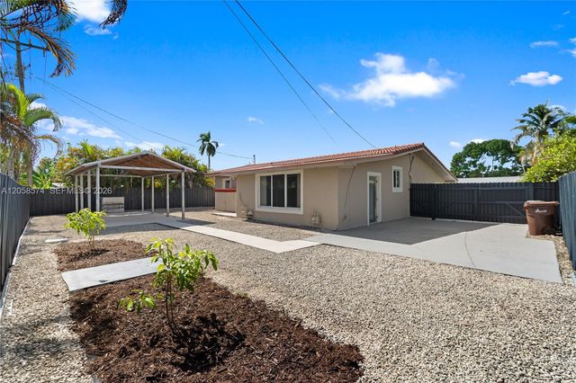 661 W 50th Place, Hialeah, FL 33012