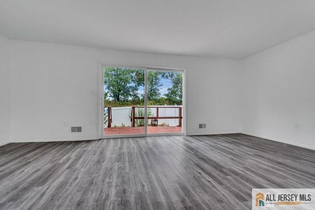26 Tiger Lilly Court, Sayreville, NJ 08872