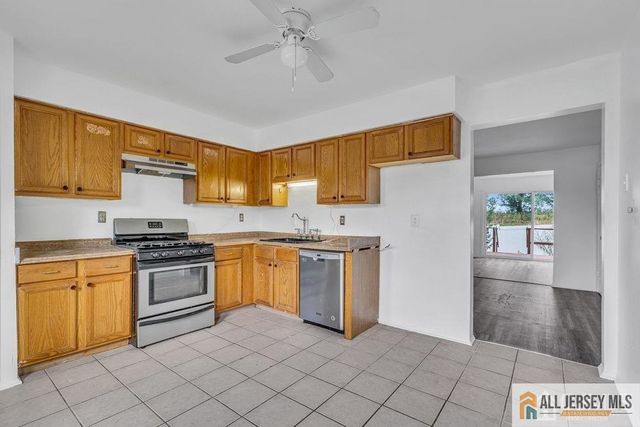 26 Tiger Lilly Court, Sayreville, NJ 08872