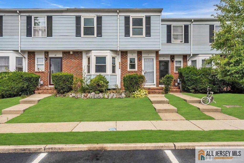 26 Tiger Lilly Court, Sayreville, NJ 08872