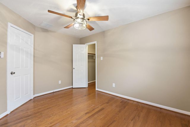 1502 Stonehedge Bend Drive, Houston, TX 77073