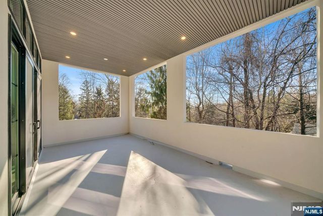 28 Ellens Way, Alpine, NJ 07620