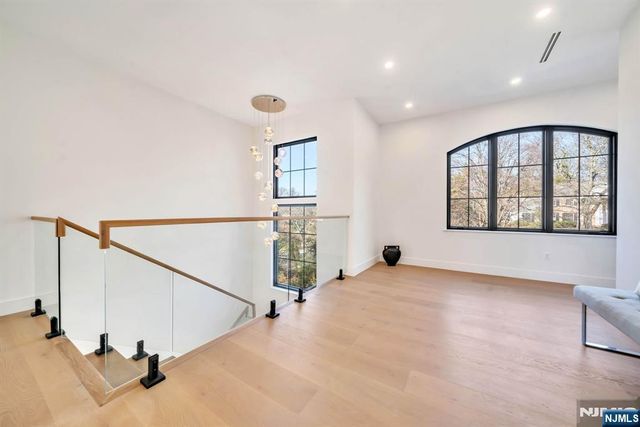 28 Ellens Way, Alpine, NJ 07620