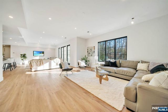 28 Ellens Way, Alpine, NJ 07620