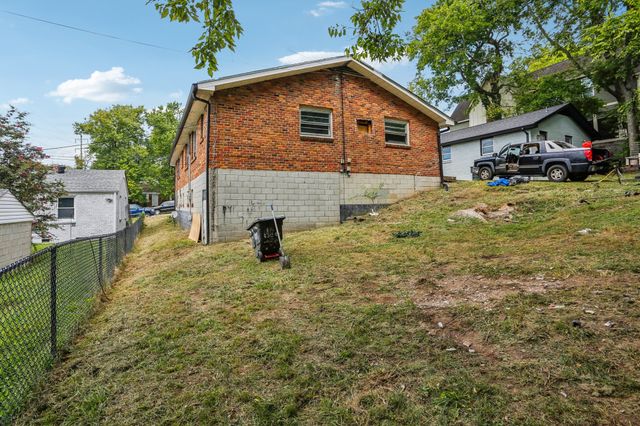 1102 Dew St, Nashville, TN 37206