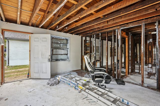 1102 Dew St, Nashville, TN 37206