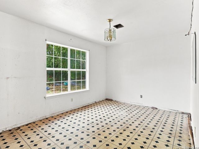 130 Rene Ave, San Antonio, TX 78233
