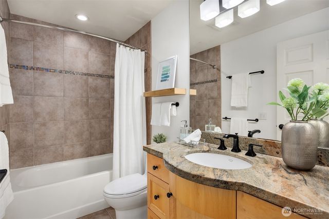 520 2nd Avenue W #406, Seattle, WA 98119