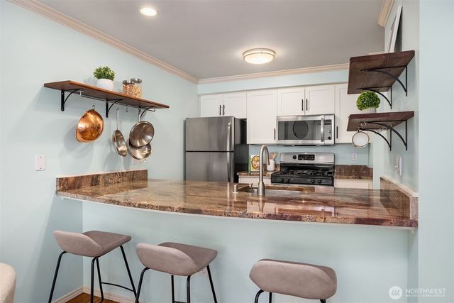 520 2nd Avenue W #406, Seattle, WA 98119