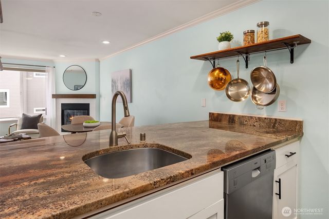 520 2nd Avenue W #406, Seattle, WA 98119