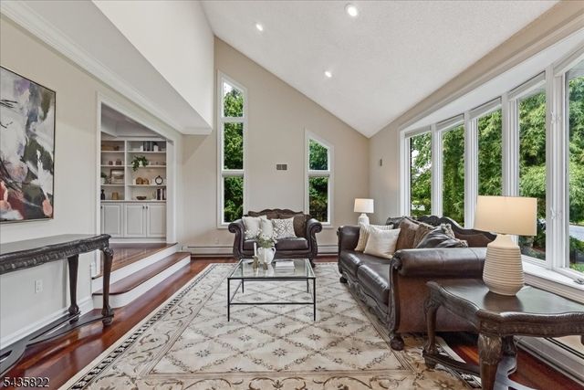 31 Forest Hills Way, Cedar Grove Twp., NJ 07009