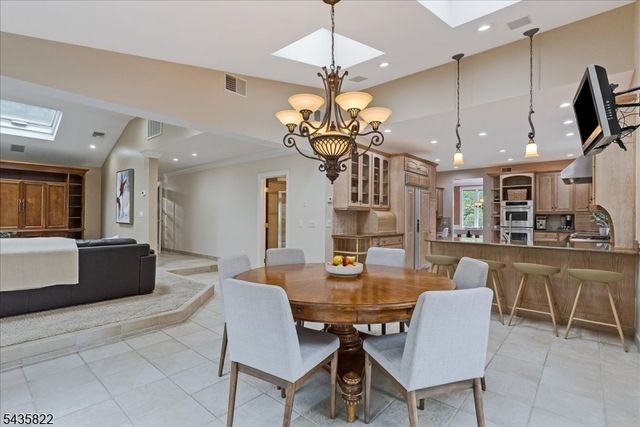 31 Forest Hills Way, Cedar Grove Twp., NJ 07009