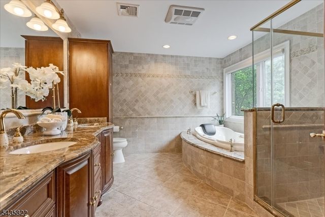 31 Forest Hills Way, Cedar Grove Twp., NJ 07009