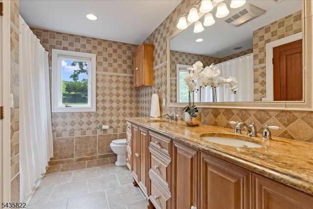 31 Forest Hills Way, Cedar Grove Twp., NJ 07009