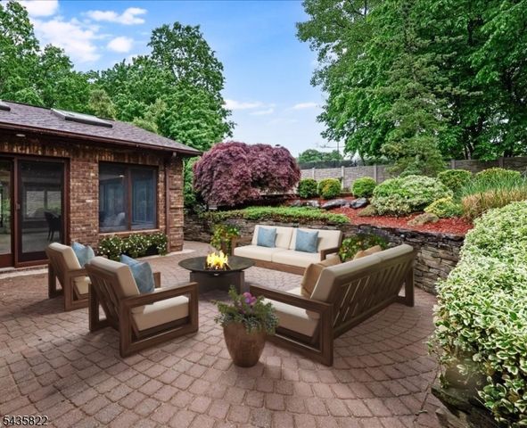 31 Forest Hills Way, Cedar Grove Twp., NJ 07009