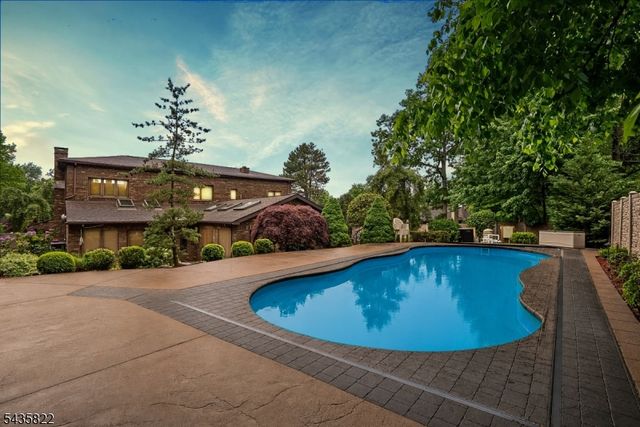 31 Forest Hills Way, Cedar Grove Twp., NJ 07009