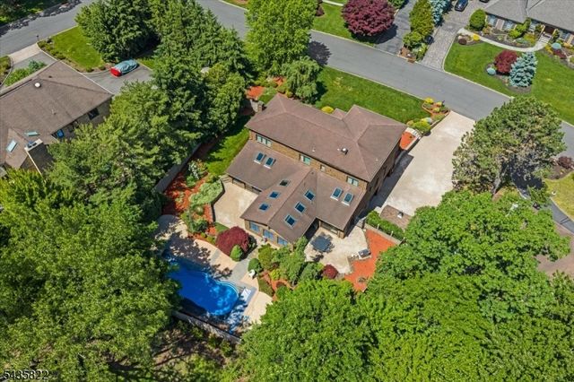 31 Forest Hills Way, Cedar Grove Twp., NJ 07009