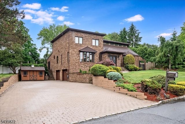31 Forest Hills Way, Cedar Grove Twp., NJ 07009