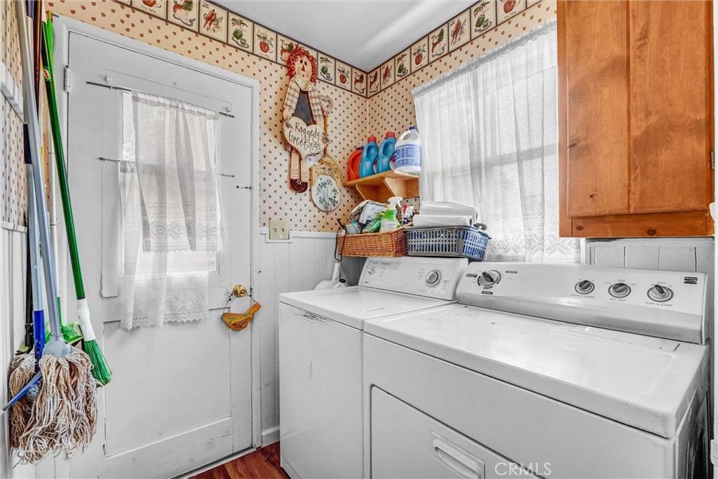 Image 14 of property listing at 9818 Creemore Drive, Los Angeles, CA 91042