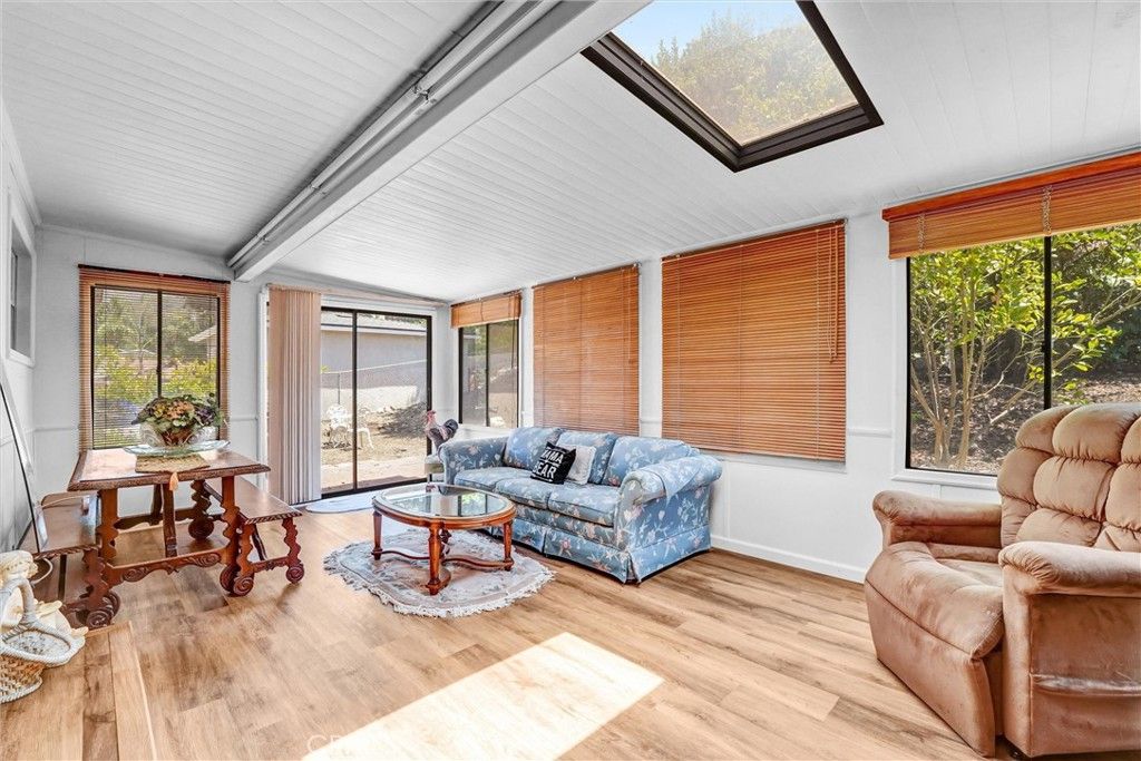 Image 16 of property listing at 9818 Creemore Drive, Los Angeles, CA 91042