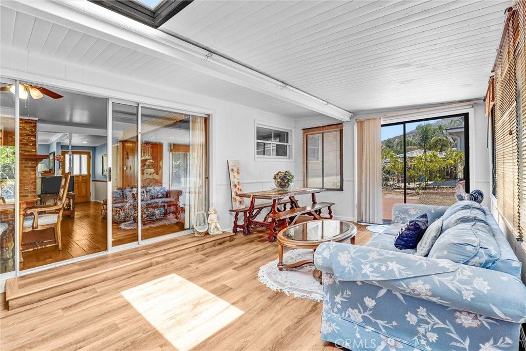 Image 17 of property listing at 9818 Creemore Drive, Los Angeles, CA 91042