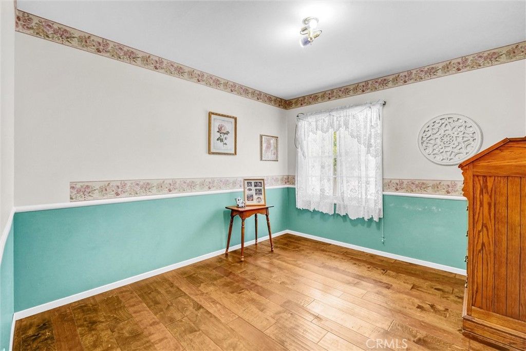 Image 18 of property listing at 9818 Creemore Drive, Los Angeles, CA 91042