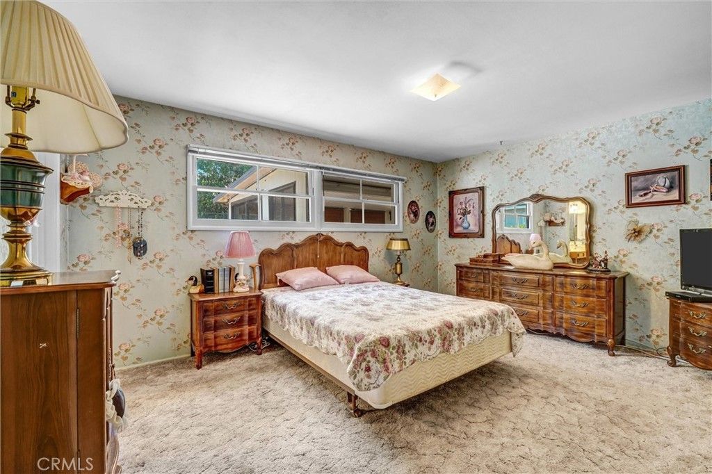 Image 23 of property listing at 9818 Creemore Drive, Los Angeles, CA 91042