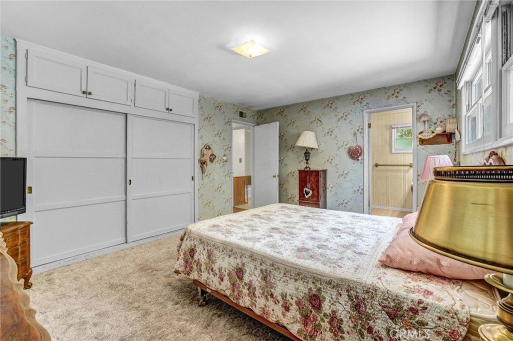 Image 24 of property listing at 9818 Creemore Drive, Los Angeles, CA 91042