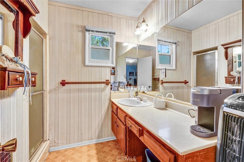 Image 25 of property listing at 9818 Creemore Drive, Los Angeles, CA 91042